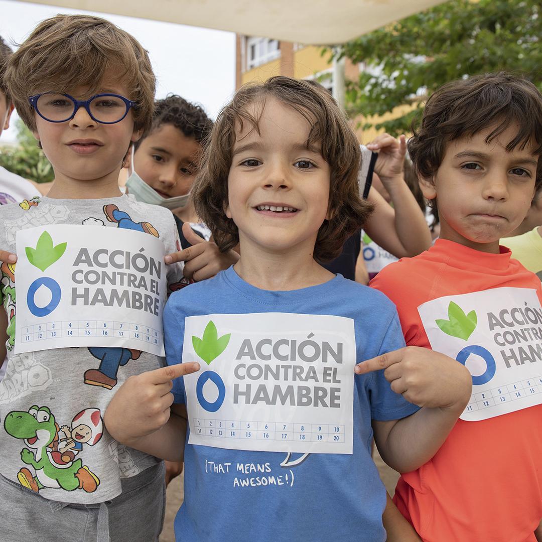 Niños participando en la Carrera contra el Hambre